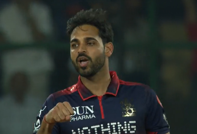 Bhuvneshwar Kumar Destroys DC in IPL Clash