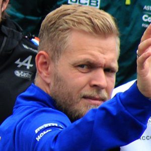 Magnussen says De Vries in Desperate Situation Trying to Save F1 Future