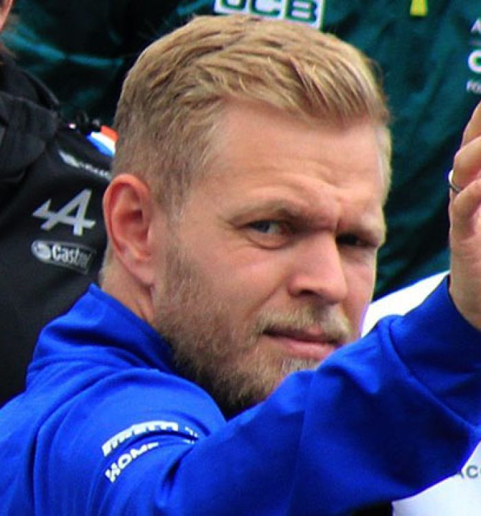 Magnussen says De Vries in Desperate Situation Trying to Save F1 Future