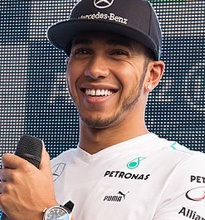 Hamilton’s Breakthrough Mercedes Shines in China Sprint Race