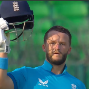 Ben Duckett Leads England to Historic Pakistan Win