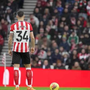 Manchester City Sunderland Draw Keeps Arsenal Ahead